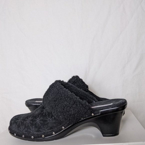 Isaac Mizrahi Shoes - Isaac Mizrachi Black Shearling Clog Mule